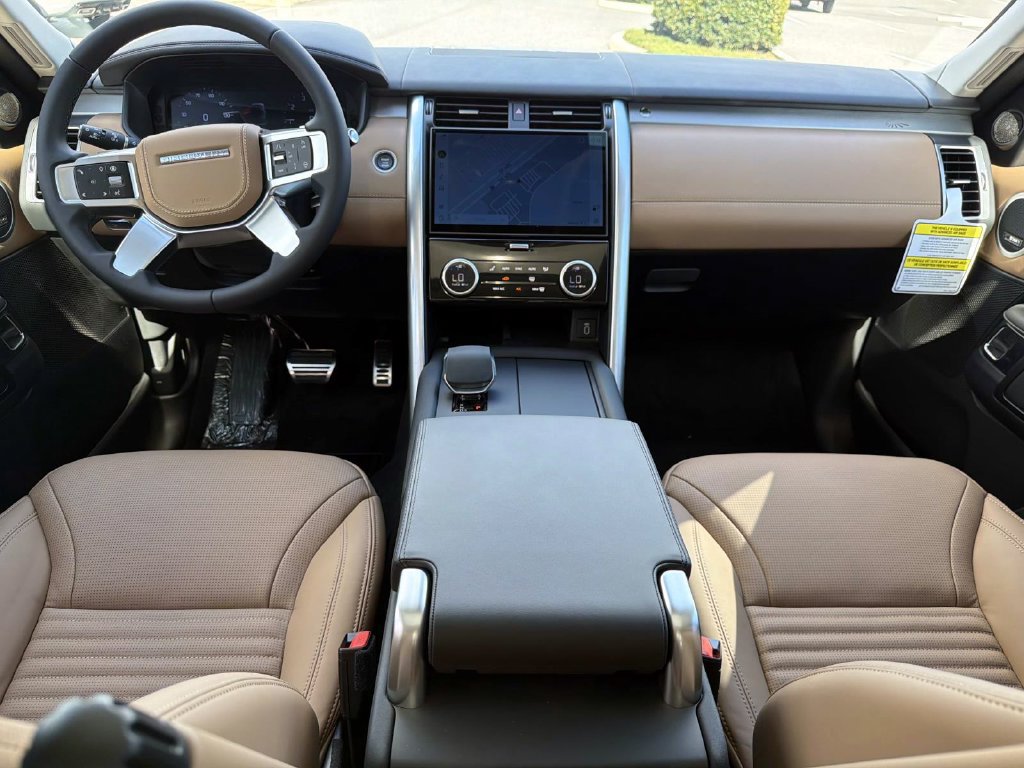New 2026 Land Rover Discovery Limited Edition AWD/4WD image 13
