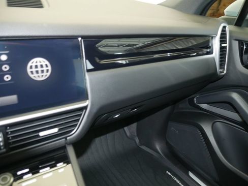 Certified 2023 Porsche Cayenne AWD/4WD image 32