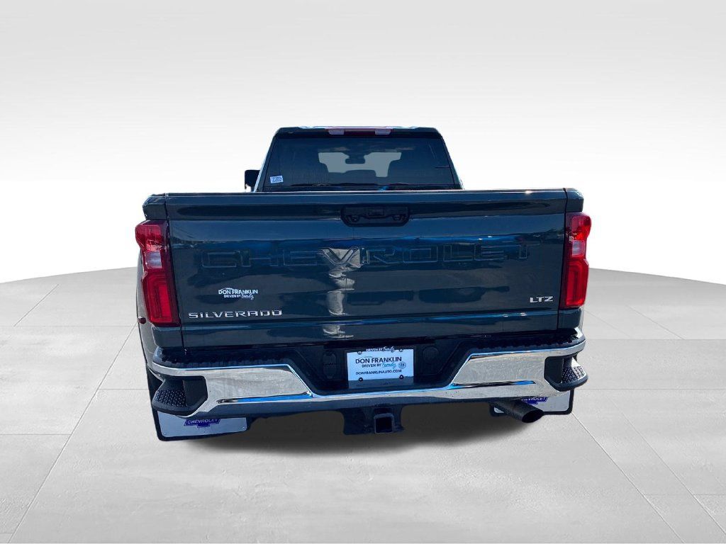Used 2026 Chevrolet Silverado 3500 LTZ AWD/4WD image 4