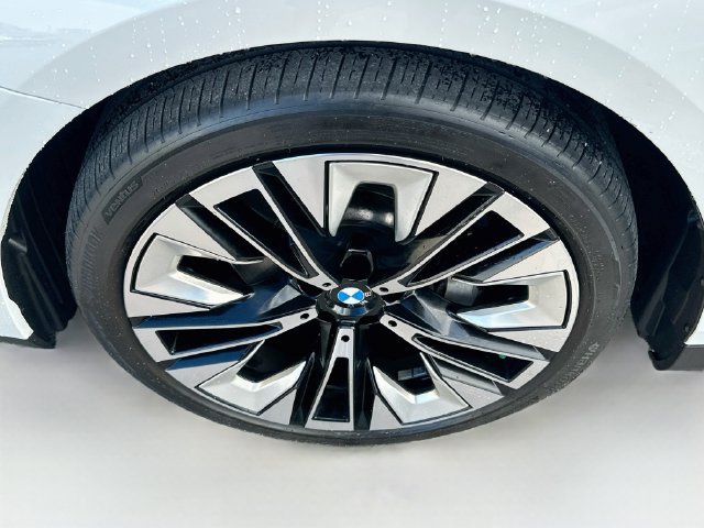 Used 2025 BMW 530i w/ Premium Package RWD image 33