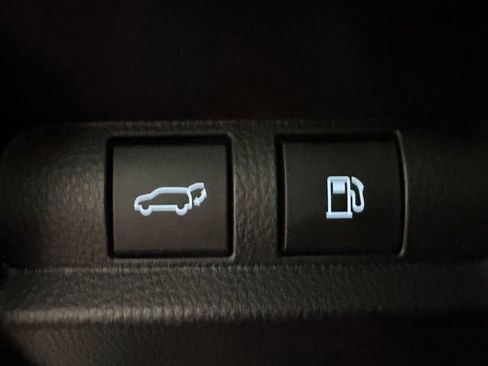 Used 2025 Toyota Crown Signia w/ Advanced Technology Package image 8