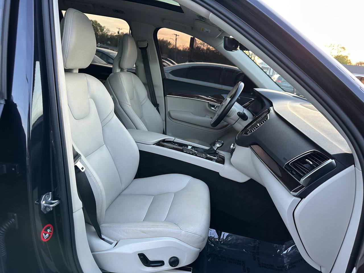 Used 2016 Volvo XC90 T6 Momentum w/ Protection Package Plus AWD/4WD image 24