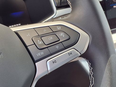 New 2026 Volkswagen Taos SE FWD image 17