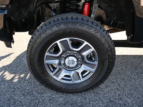 Used 2022 Ford F250 Platinum w/ Tremor Off-Road Package image 9