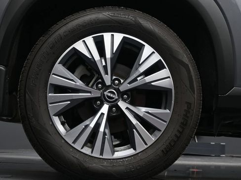 Used 2023 Nissan Rogue SV FWD image 9