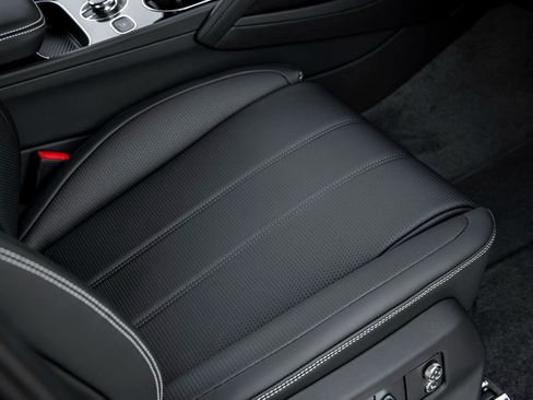 Used 2024 Bentley Bentayga Extended Wheelbase image 27