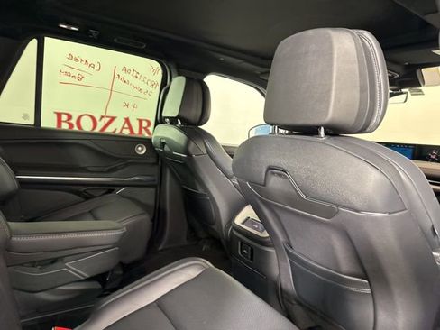 Used 2025 Lincoln Navigator L Reserve w/ Jet Appearance Package image 19