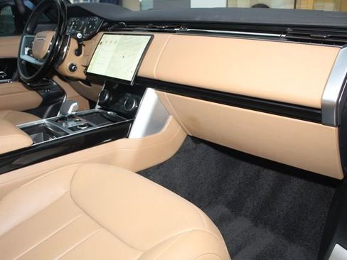 Used 2023 Land Rover Range Rover SE image 25