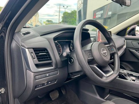 Used 2024 Nissan Rogue SV AWD/4WD image 9