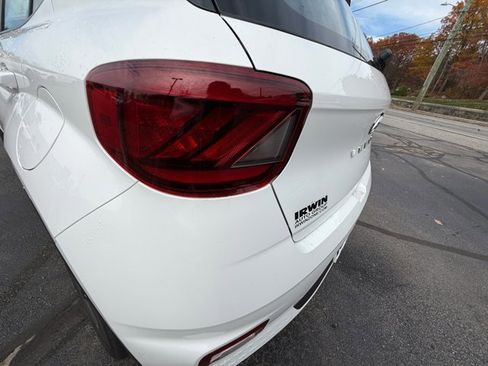 Certified 2025 Hyundai Venue Limited image 17