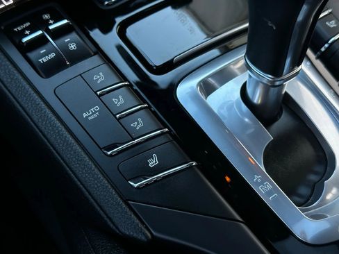 Used 2015 Porsche Cayenne S image 38