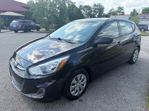 Used 2017 Hyundai Accent SE FWD image 3