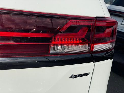 Certified 2025 Volkswagen Atlas Peak Edition SE image 31