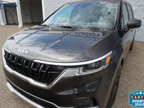 Used 2023 Kia Carnival EX FWD image 5