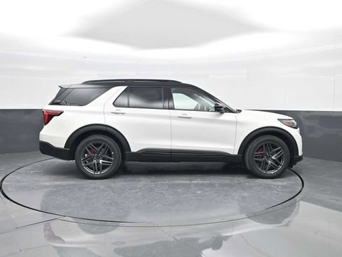 New 2026 Ford Explorer ST image 9