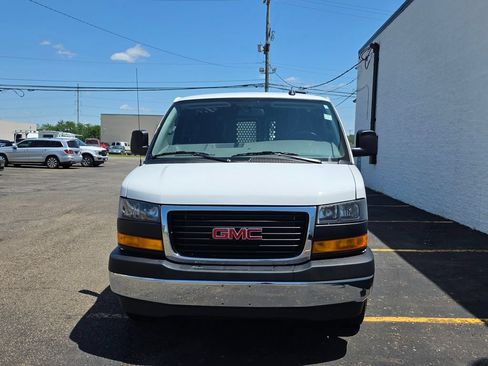 Used 2025 GMC Savana 2500 RWD image 2