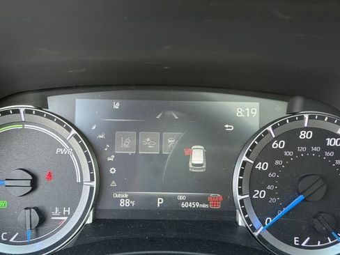 Used 2024 Toyota Highlander XLE FWD image 26