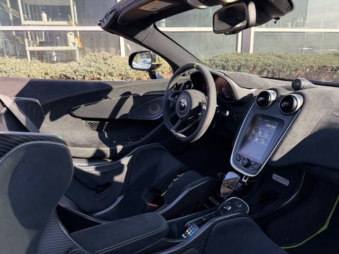 Used 2020 McLaren 600LT Spider image 29