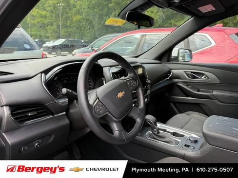 Used 2023 Chevrolet Traverse LT AWD/4WD image 3