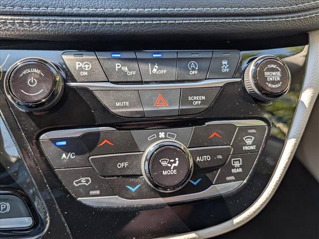 Used 2022 Chrysler Pacifica Touring-L w/ Uconnect Theater Family Group FWD image 38
