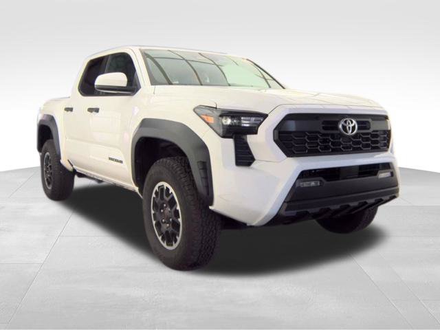 Used 2025 Toyota Tacoma TRD Off-Road AWD/4WD image 3