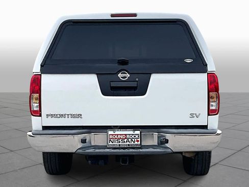 Used 2016 Nissan Frontier SV image 5