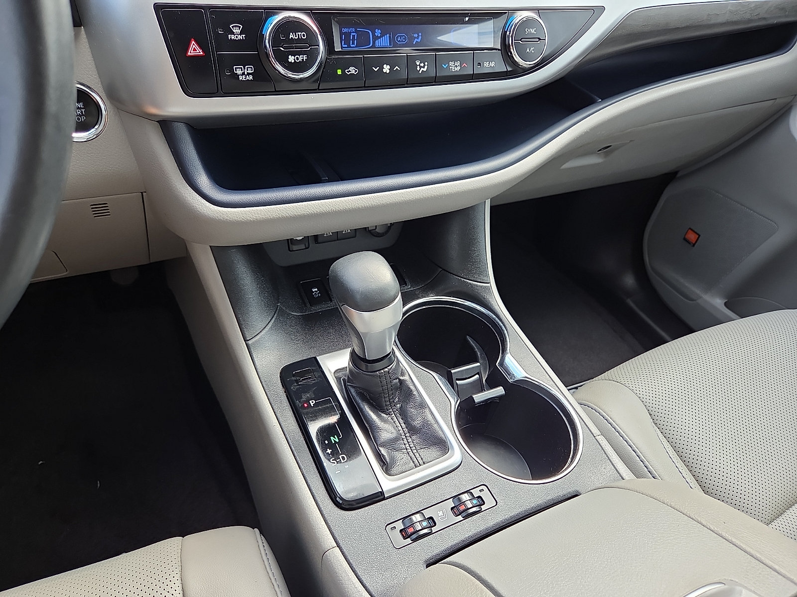 Used 2018 Toyota Highlander Limited Platinum AWD/4WD image 25