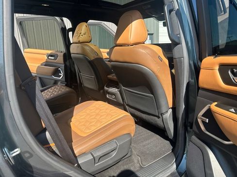 Certified 2025 Nissan Armada Platinum Reserve AWD/4WD image 30
