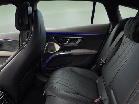 Used 2024 Mercedes-Benz EQS 580 580 image 34