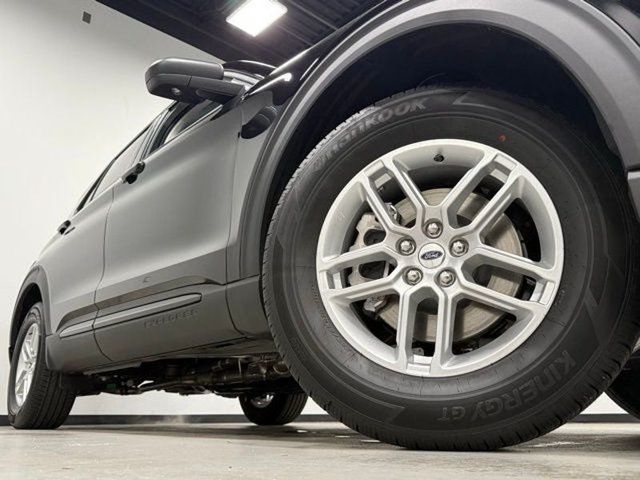 Used 2026 Ford Explorer Active w/ Active Comfort Package RWD image 3