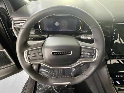 Used 2022 Jeep Wagoneer Series III AWD/4WD image 11