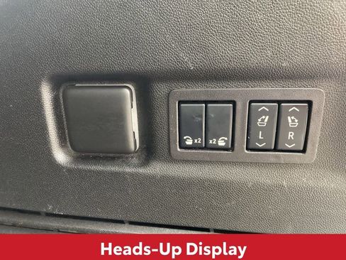 Used 2024 GMC Yukon XL Denali image 16