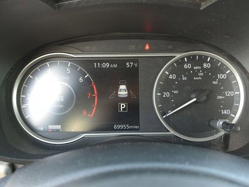 Used 2021 Nissan Versa SV image 10