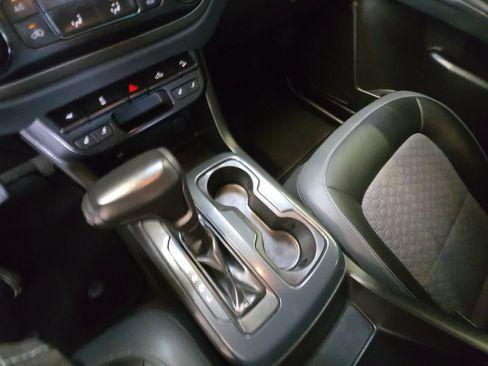 Used 2018 Chevrolet Colorado Z71 AWD/4WD image 24