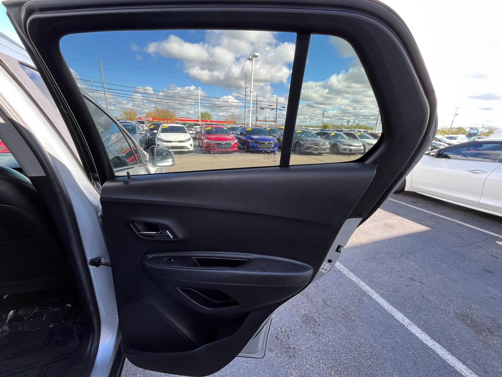 Used 2018 Chevrolet Trax LT w/ LT Convenience Package AWD/4WD image 43