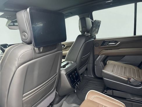 New 2026 GMC Yukon Denali Ultimate w/ LPO, Floor Liner Package AWD/4WD image 22