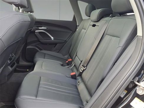 Used 2025 Audi Q5 Premium w/ Convenience Package image 16