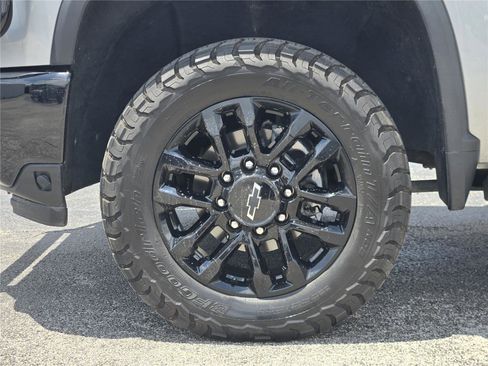 Used 2025 Chevrolet Silverado 2500 LTZ w/ LTZ Plus Package AWD/4WD image 10
