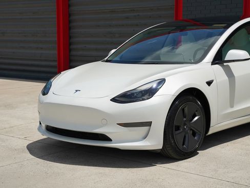 Used 2023 Tesla Model 3 Standard Range RWD image 3