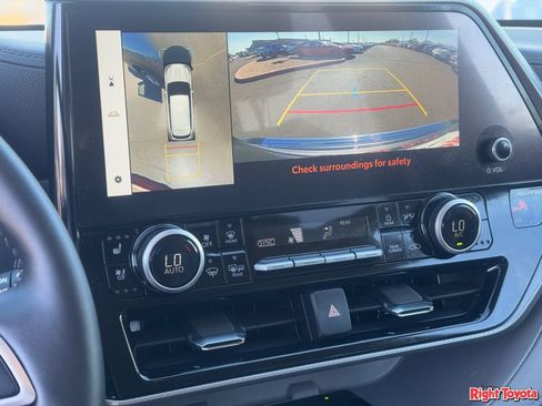 Used 2024 Toyota Highlander Platinum image 26