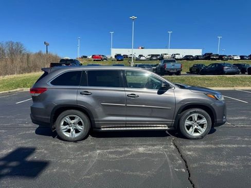 Used 2018 Toyota Highlander Limited image 2
