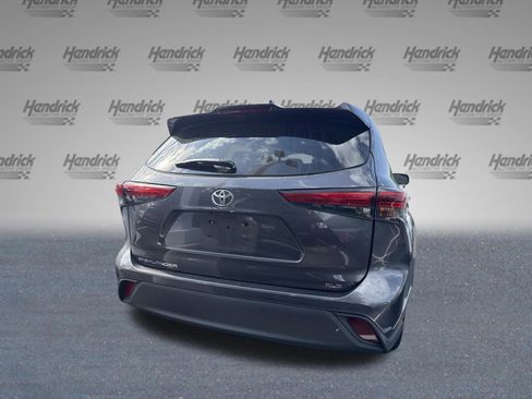 Used 2020 Toyota Highlander XLE image 8