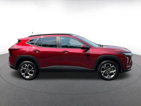 Used 2025 Chevrolet Trax LT w/ LT Convenience Package FWD image 18
