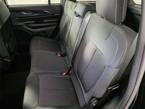 Certified 2024 Jeep Grand Cherokee Laredo X image 16