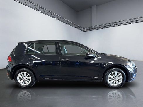 Used 2018 Volkswagen Golf S image 3