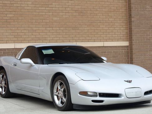 Used 2000 Chevrolet Corvette Coupe w/ Memory Pkg RWD image 7