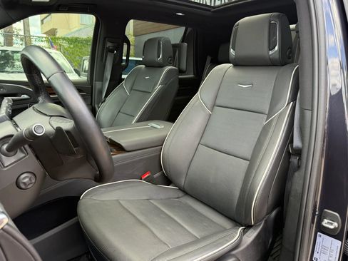 Used 2024 Cadillac Escalade Premium Luxury AWD/4WD image 13