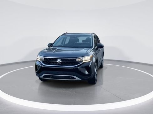 Used 2022 Toyota RAV4 XLE Premium image 3