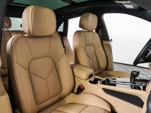 New 2026 Porsche Macan AWD/4WD image 24