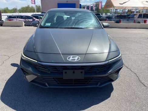 Used 2024 Hyundai Elantra SEL FWD image 2